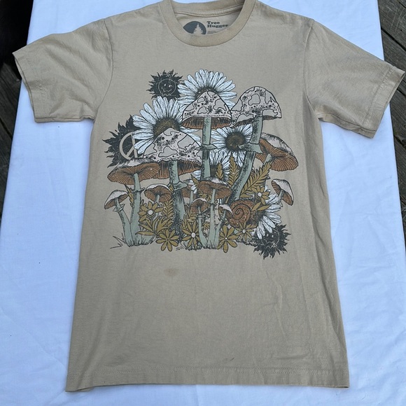 Tree Hugger Mushrooms 🍄 graphic tee front& back print Sand size XS - Picture 1 of 6